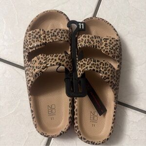 NOBO Women's Comfort Slip On Slide Sandals Animal Print Cheetah Size 11